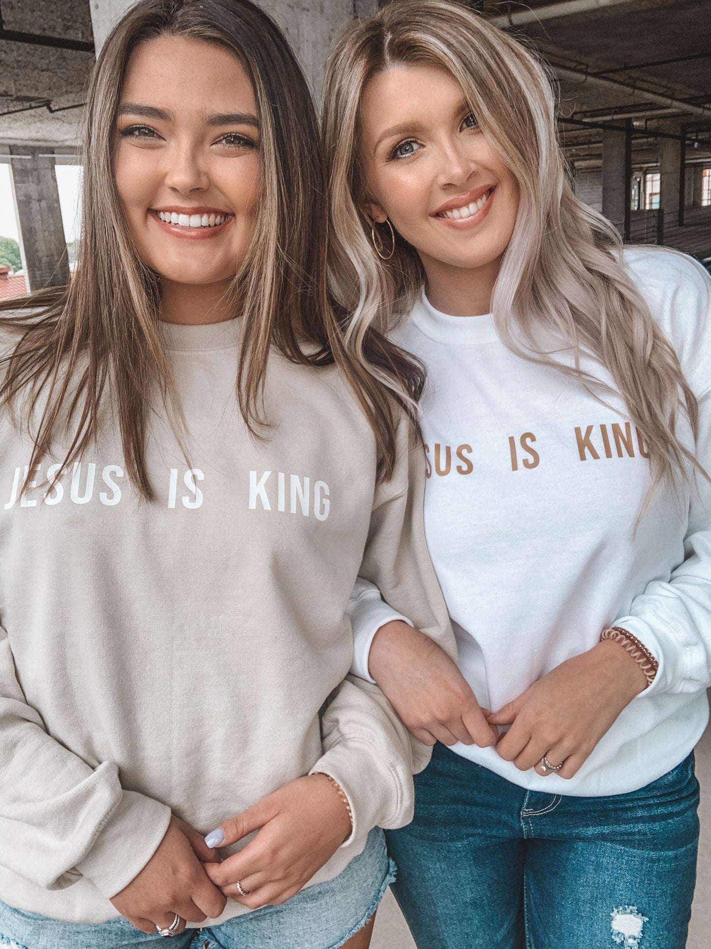 Jesus Is King Pullover