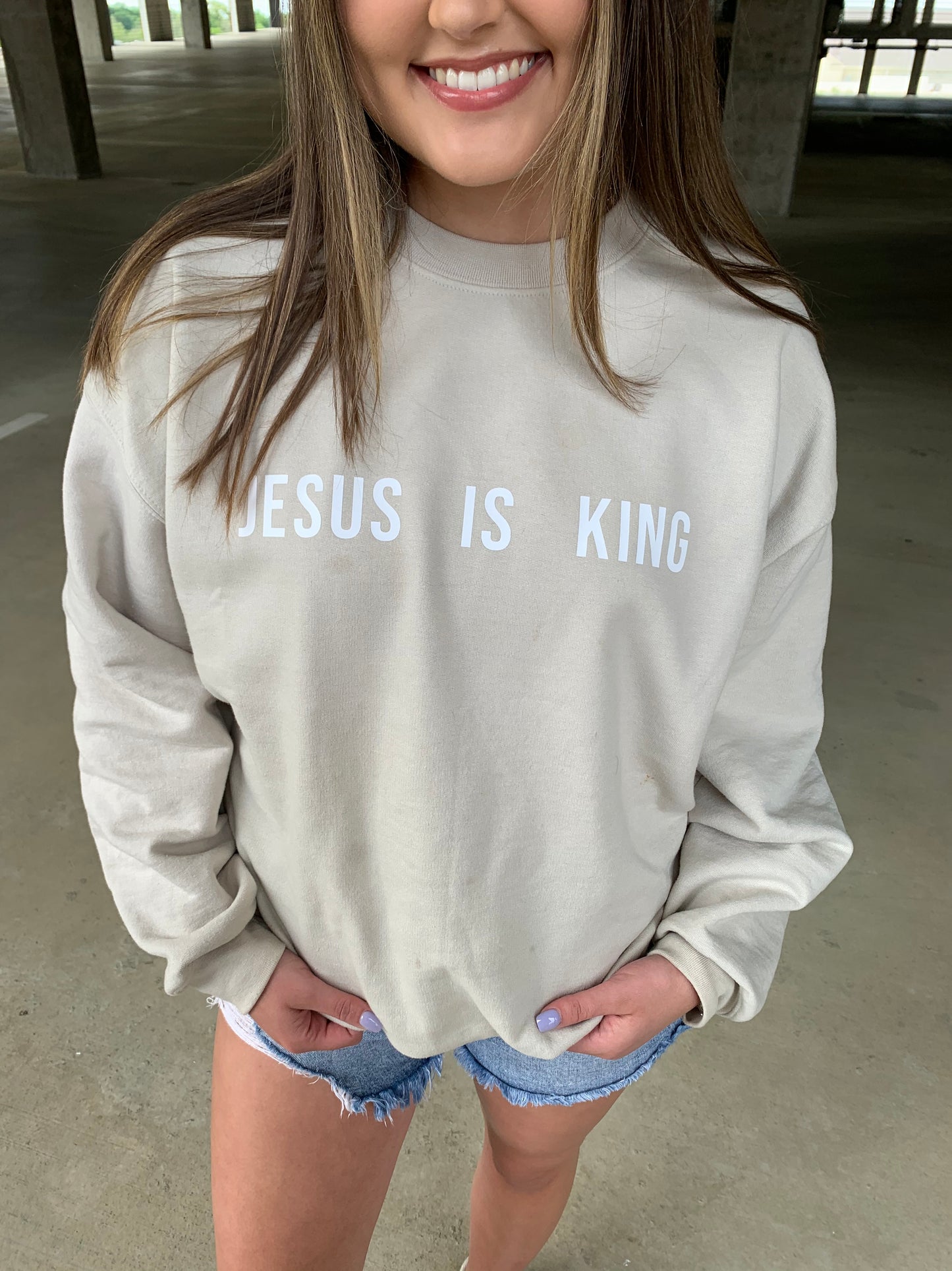 Jesus Is King Pullover